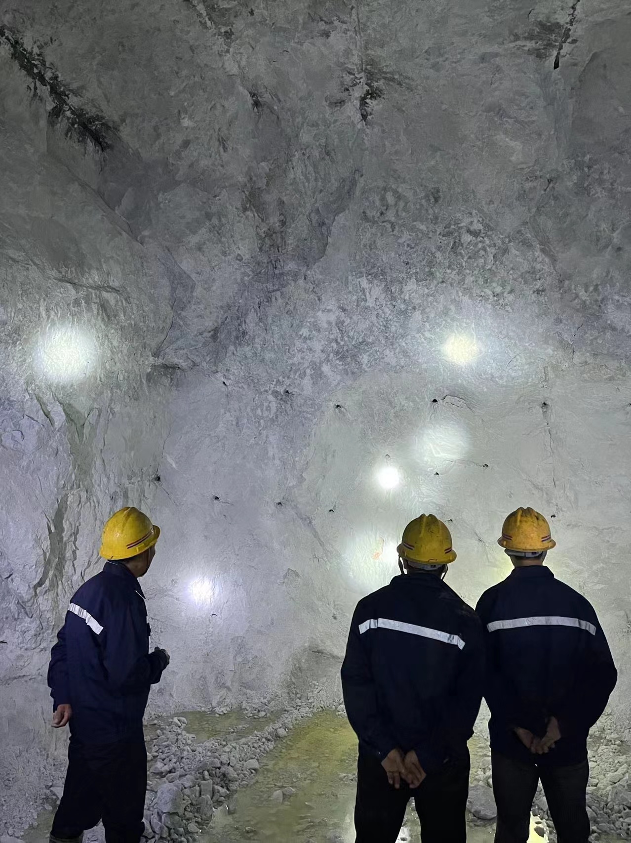 Seramik endüstrisinde kullanılan iyi sabit kaliteye sahip florit 