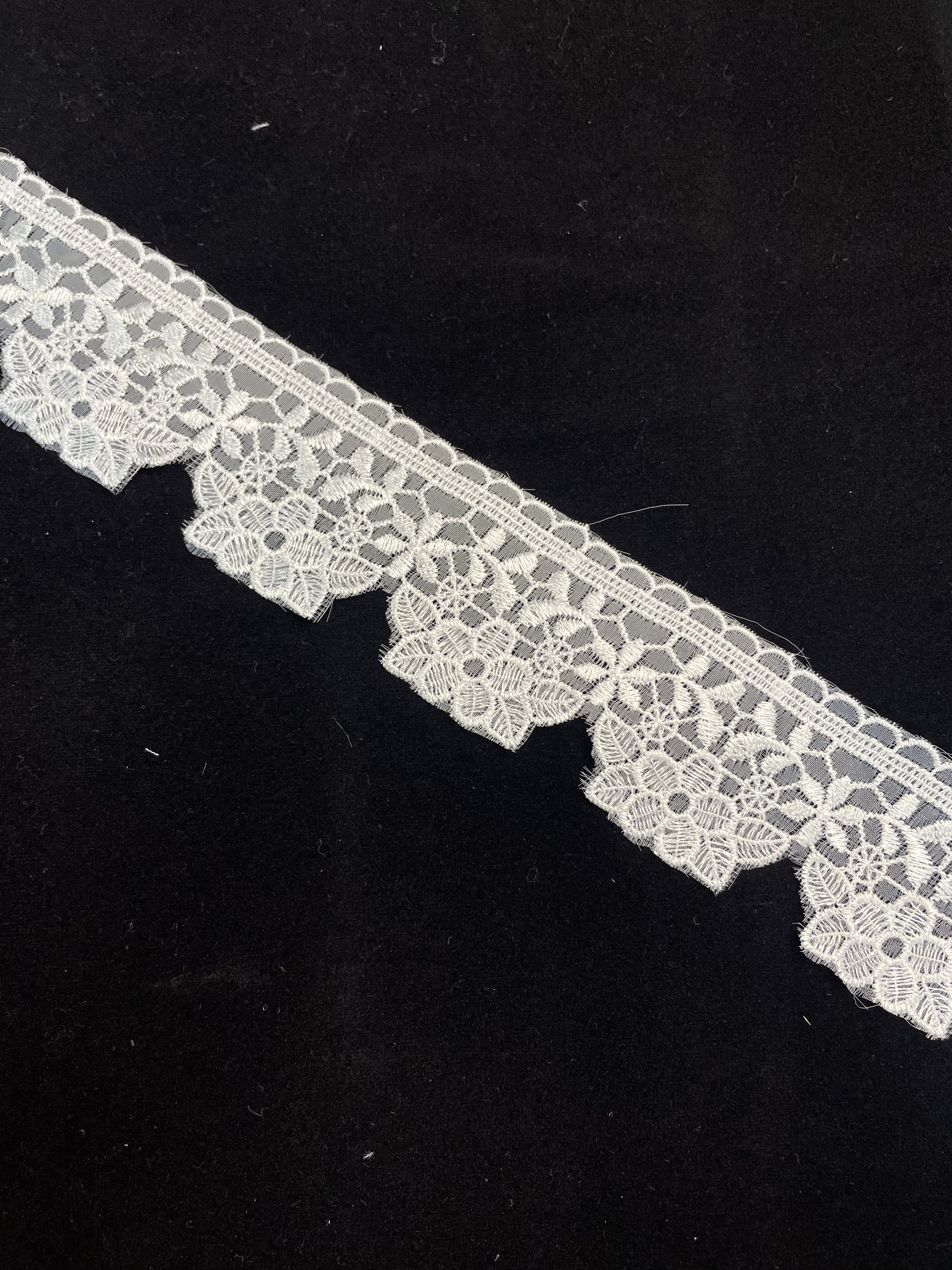 İşlemeli dantel birçok kullanım