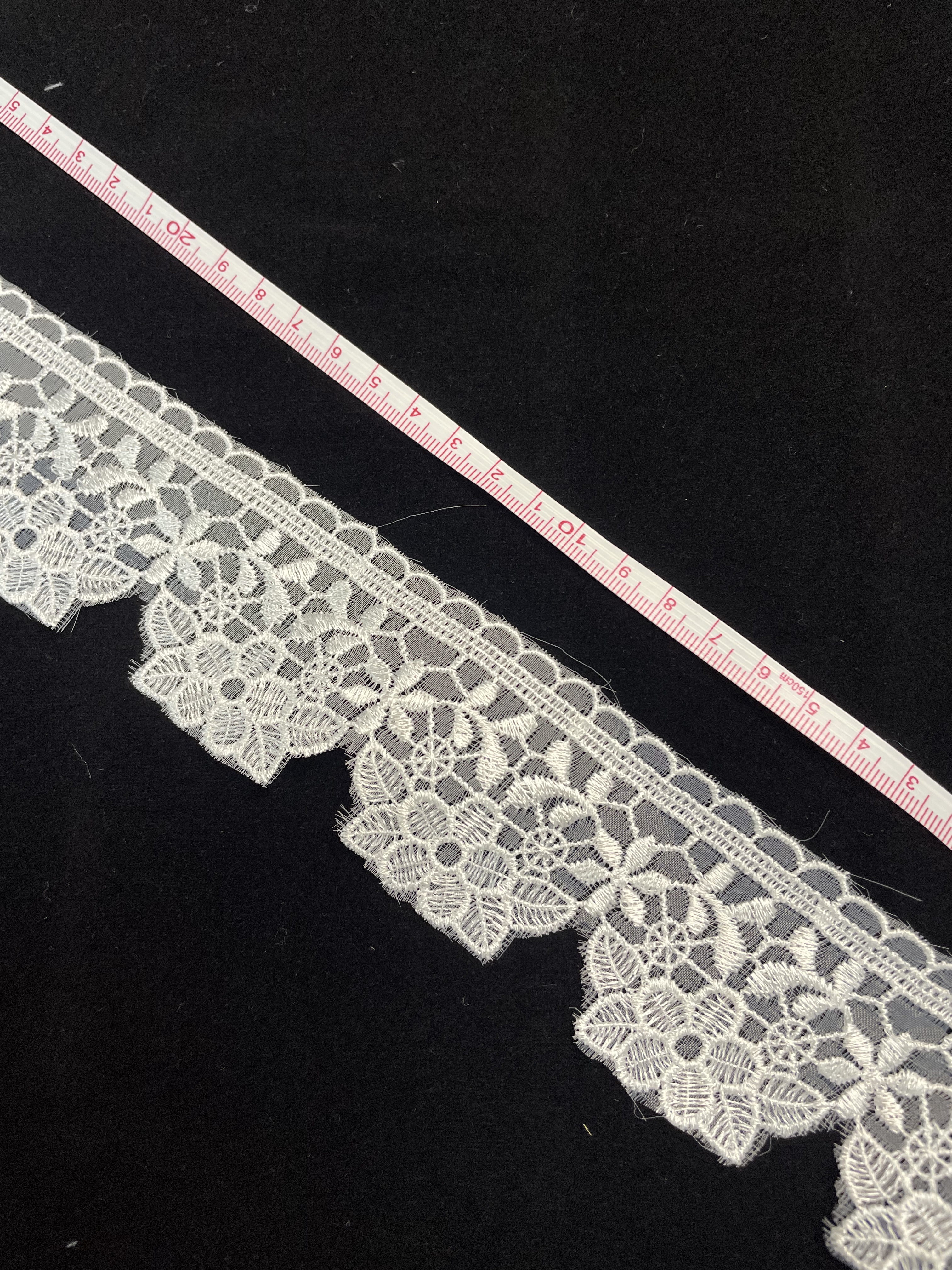 İşlemeli dantel birçok kullanım